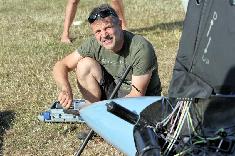 Mike Lennon preps his THINNAIR ahead of the Noble Allen 2018 International Moth UK Championship at Thorpe Bay - photo © Mark Jardine / IMCA UK