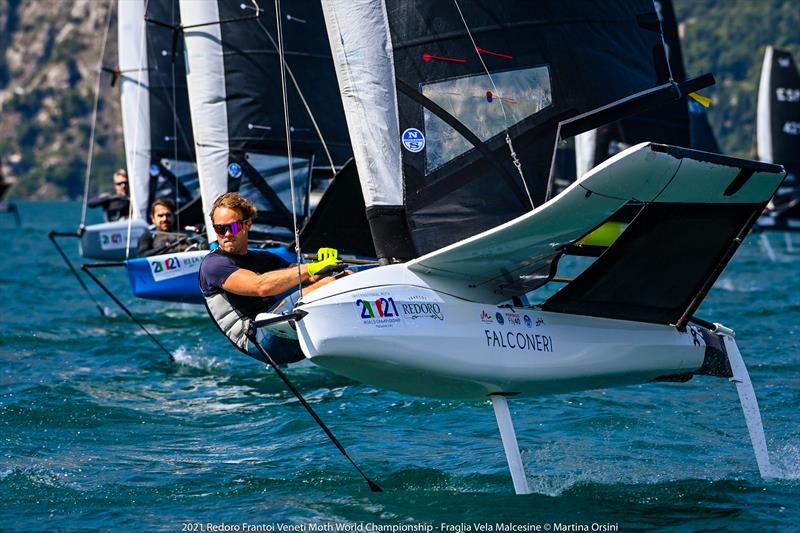 Line 'em up. Redoro Moth Worlds 2021 photo copyright Martina Orsini taken at Fraglia Vela Malcesine and featuring the International Moth class