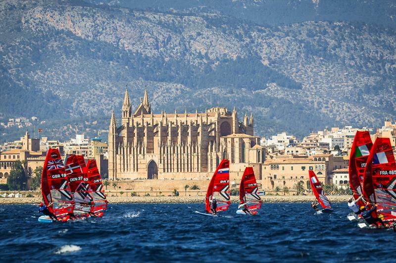 iQFOiL - 55th Trofeo Princesa Sofia Mallorca by FERGUS Hotels - Day 5 photo copyright Sailing Energy / Princesa Sofía Mallorca taken at Real Club Náutico de Palma and featuring the iQFoil class