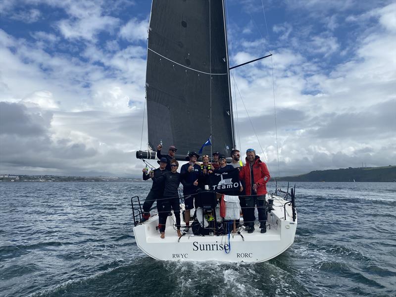 Sunrise wins the Lonely Rock Race - photo © Jim Deheer