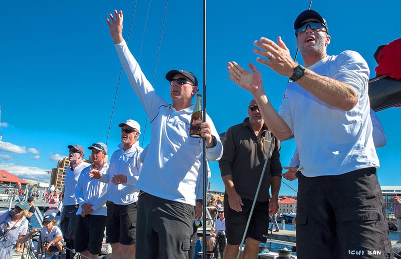 Cheering in Quest - photo © Crosbie Lorimer