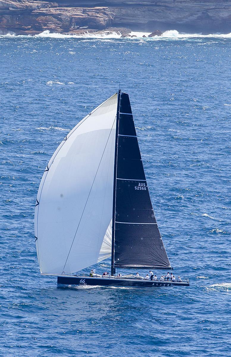 Alive runs South from Sydney Heads - photo © Crosbie Lorimer