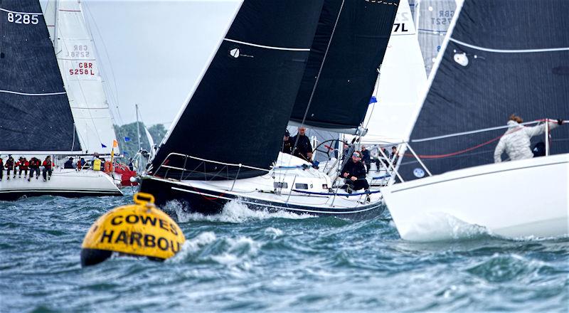 Round the Island Race 2022 photo copyright Tom Hicks / www.solentaction.com taken at Island Sailing Club, Cowes and featuring the IRC class