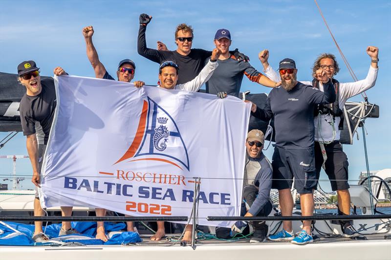 Arto Linnervuo raced his Xp 44 Xtra Stærk with an all-Finnish crew and received a very special welcome back on the dock in Helsinki as the first Finnish boat to complete the new Roschier Baltic Sea Race - photo © Pepe Korteniemi / www.pepekorteniemi.fi