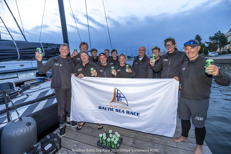 Niklas Zennstrom's Carkeek 52 and Team Rán (SWE) ?enjoy a cold beer on arrival - photo © Pepe Korteniemi / www.photex.fi
