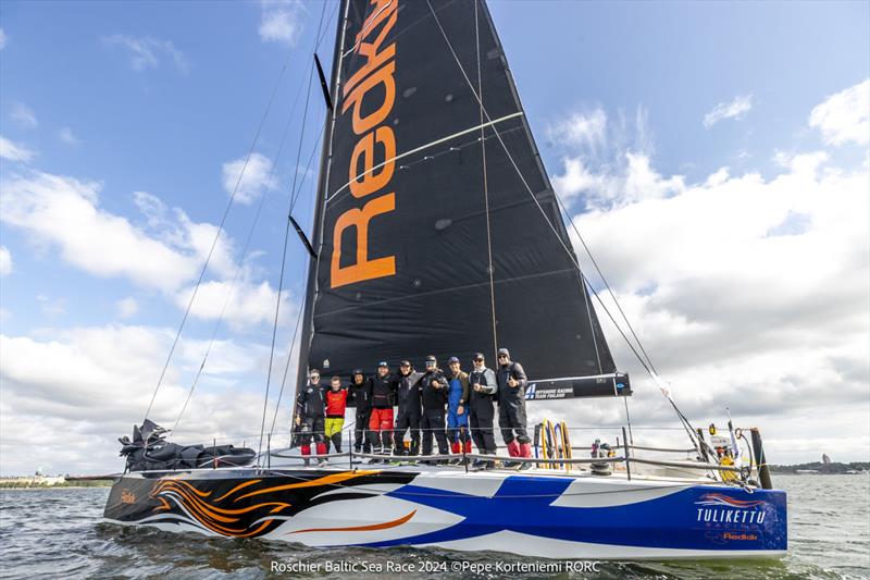 'The Firefox' Tulikettu crew line up after finishing the Roschier Baltic Sea Race - photo © Pepe Korteniemi / www.photex.fi