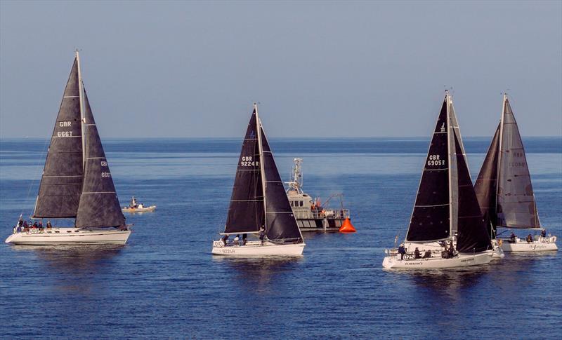 Royal Escape Race start - photo © SYC