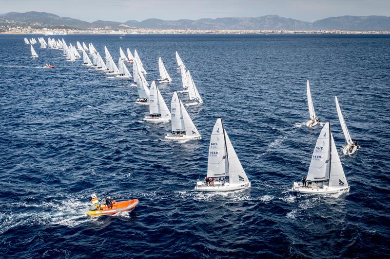 The fleet on day 1 of the Sandberg Estates J/70 Worlds in Palma photo copyright SailingShots by María Muiña taken at Real Club Náutico de Palma and featuring the J70 class