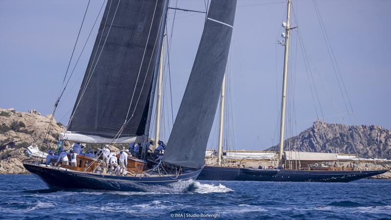 The Biggest Boat Competing The J Class Topaz Is Dwarfed By The Mighty Three Masted Schooner Atlantic Maxi Yacht Rolex Cup