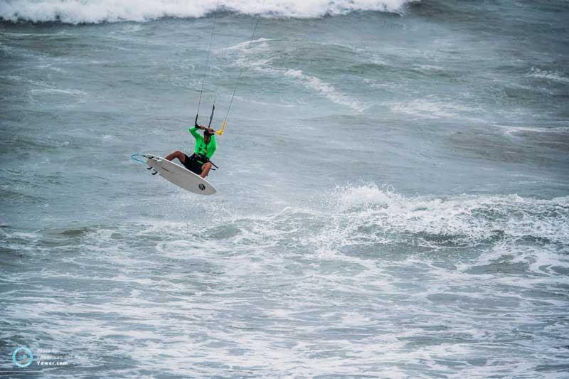 Keahi de Aboitiz air reverses his way to 8.1 points - GKA Kite-Surf World Tour Torquay, Round 7, Day 3 photo copyright Ydwer van der Heide taken at  and featuring the Kiteboarding class