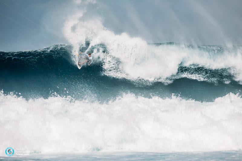 Carew carves - GKA Kite-Surf World Cup Cabo Verde, Day 2 - photo © Ydwer van der Heide