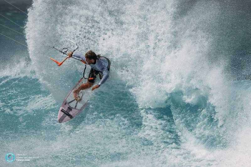 A solid performance from the Italian waterman Cappuzzo - GKA Kite-Surf World Cup Cabo Verde, Day 2 - photo © Ydwer van der Heide