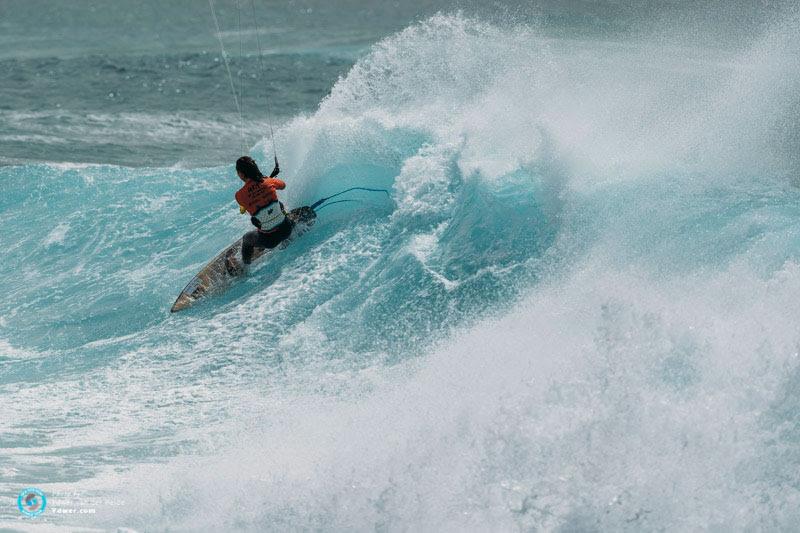 Moona hacks a turn on the inside - GKA Kite-Surf World Cup Cabo Verde, Day 4 photo copyright Ydwer van der Heide taken at  and featuring the Kiteboarding class