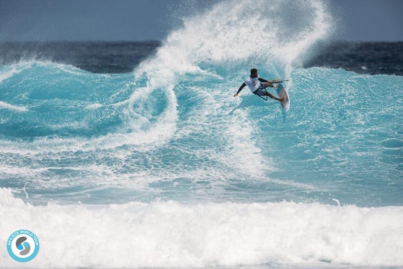 Airton - fanging it - 2019 GKA Kite World Cup Mauritius, Day 5 - photo © Ydwer van der Heide