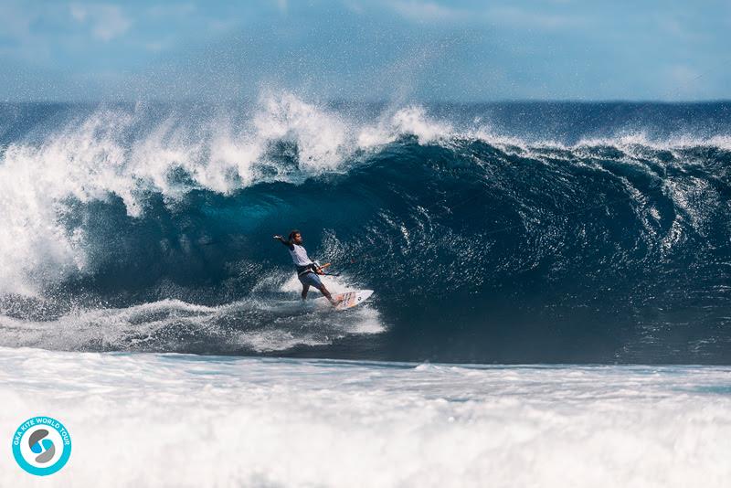 Open sesame - Airton kindly rings the doorbell and waits for an invitation - 2019 GKA Kite World Cup Mauritius, day 6 - photo © Ydwer van der Heide