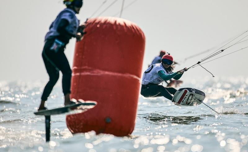 Julia Damasiewicz (right) pushing hard to match the Chinese riders - 2023 Formula Kite Asia & Oceania Championships - photo © IKA Media / Robert Hajduk