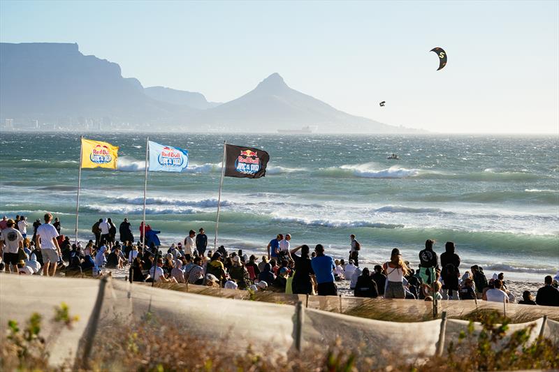 Lorenzo wins Red Bull King of the Air Family Final