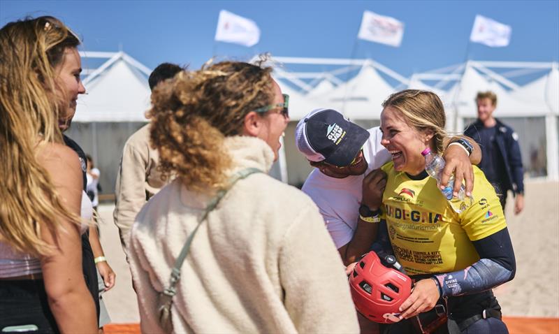 Jessie Kampman and her entourage celebrate after her 2025 world championship gold medal - photo © IKA Media / Robert Hajduk