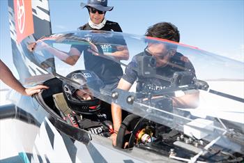 Hydrogen-fueled electric foiling chase boats at America's Cup 37? - Panbo