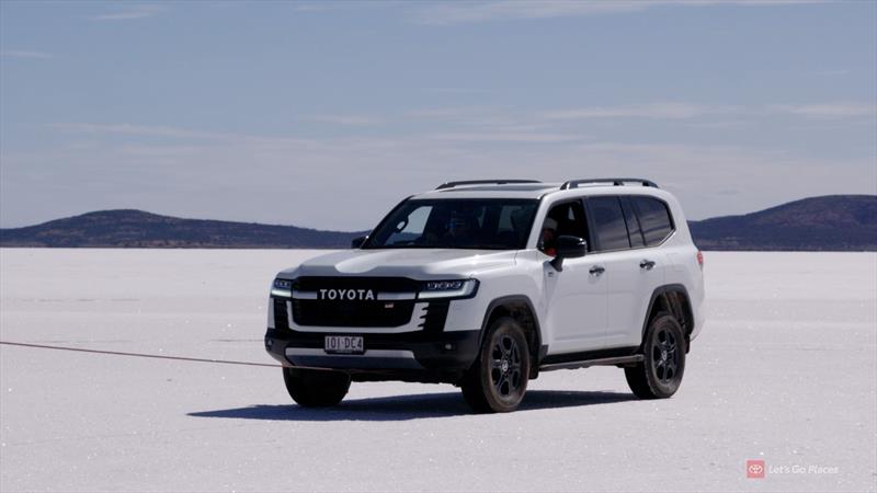 Project Landspeed - Support vehicles from Toyota - Lake Gairdner - November 2022 - photo © Emirates Team NZ