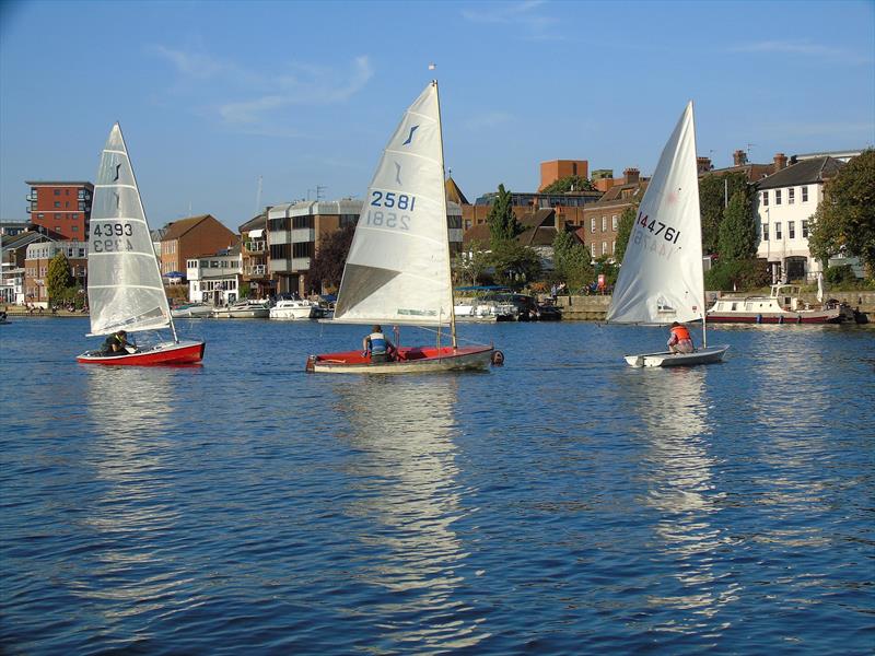 In the New Members race Pat Dobson's Laser leads John Knight (Solo) and eventual winner Micky Kloihofer round the windward mark as the wind dies on the first day of the Minima Regatta 2018 photo copyright Rob Mayley taken at Minima Yacht Club and featuring the ILCA 7 class