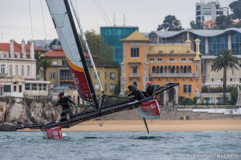 M32 off the beach outside the Marina Cascais - photo © Ricardo Pinto