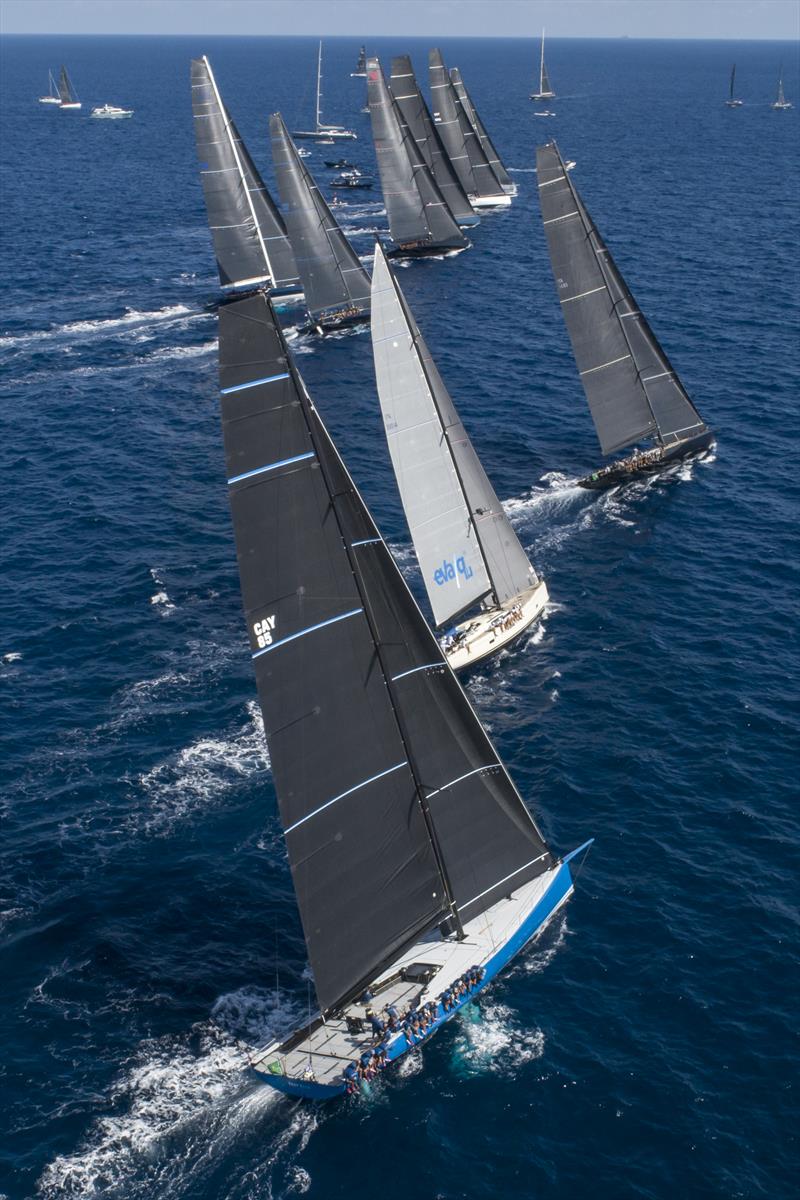 Maxi class start with Wendy Schmidt's Botin Partners 85 Deep Blue to weather - Maxi Yacht Rolex Cup - Yacht Club Costa Smeralda  Day 1, September 5, 2022 - photo © Francesco Ferri  IMA / Studio Borlenghi