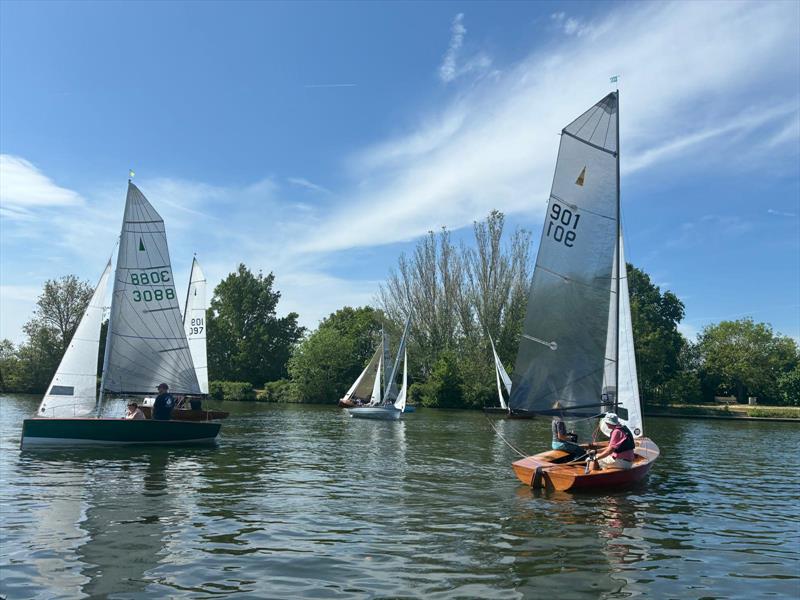 Blues skies for the Merlin Rocket Rowsell Sails Thames Series and Craftinsure VIntage Series events at Thames SC and Minima SC photo copyright Martin Hughes taken at Thames Sailing Club and featuring the Merlin Rocket class