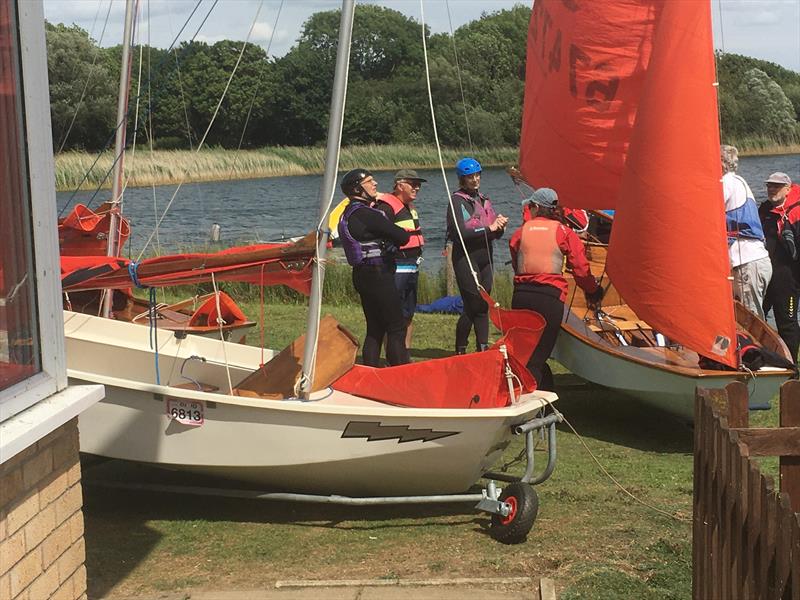 Mirror weekend at Hunts photo copyright Andy Start & Alison Ince taken at Hunts Sailing Club and featuring the Mirror class