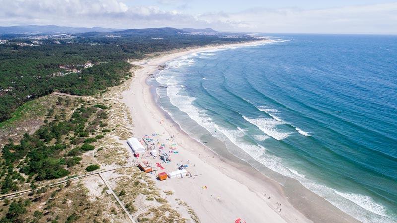 The lines roll in to Cabedelo beach - is the wind about to join the party? photo copyright Diogo Cardoso taken at 