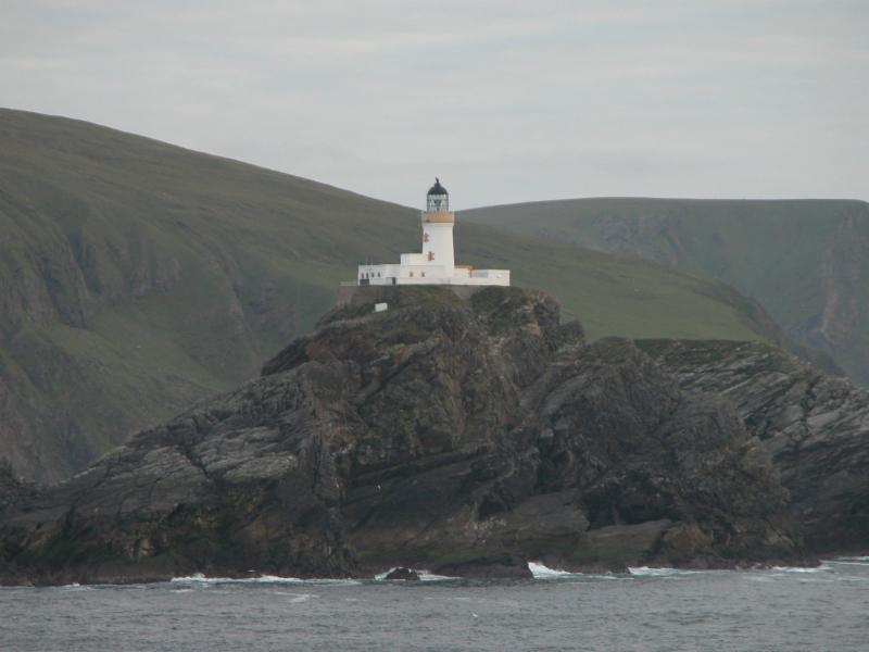 Muckle Flugga Lighthouse - photo © Erik Christensen