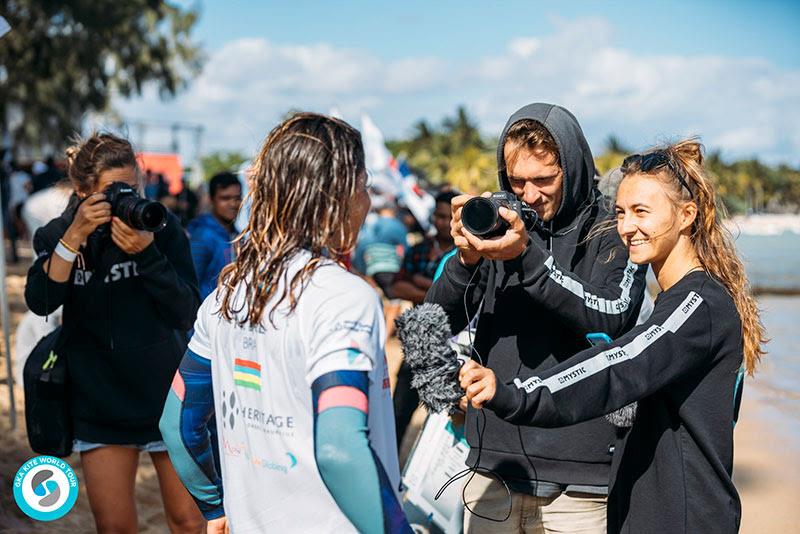 GKA crew and riders pushing together - 2019 GKA Kite World Cup Mauritius, day 4 - photo © Ydwer van der Heide