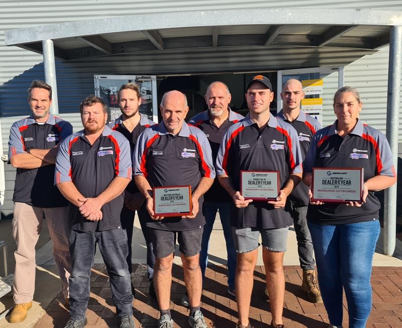 Mandurah Outboards - Worthy winners - Front row (L-R) - Wayne Earl, Peter Jackman, James Jackman, and Karen Jackman... Back row (L-R) - Steven Lambourn, Connor Graham, Zane Cathro and Tom Jackman. - photo © Mercury Marine