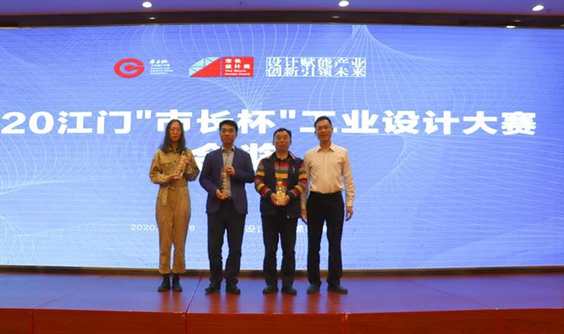 Second on the left is Heysea's Vice President Xiaodong Ma Receiving the Mayor Cup Gold Prize - photo © Heysea
