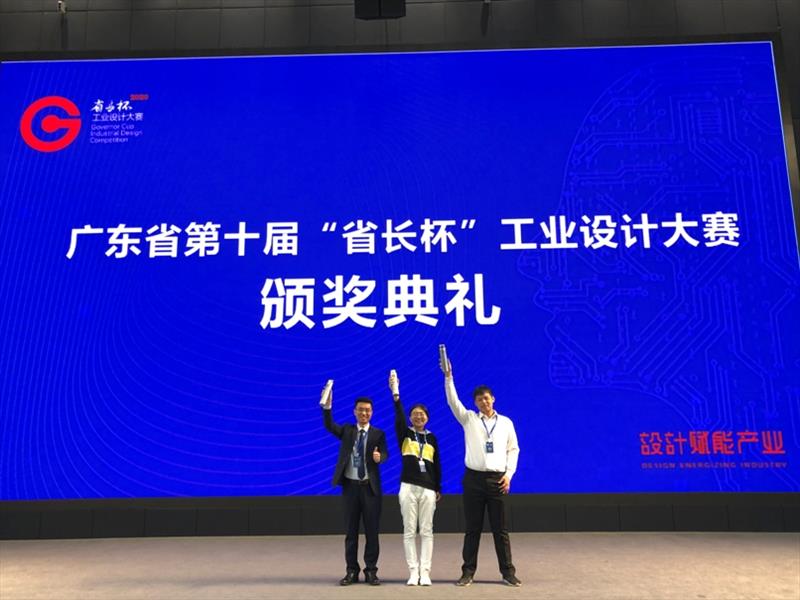 Standing at the left, Heysea's Vice President Xiaodong Ma receives the Governor Cup Bronze Prize - photo © Heysea