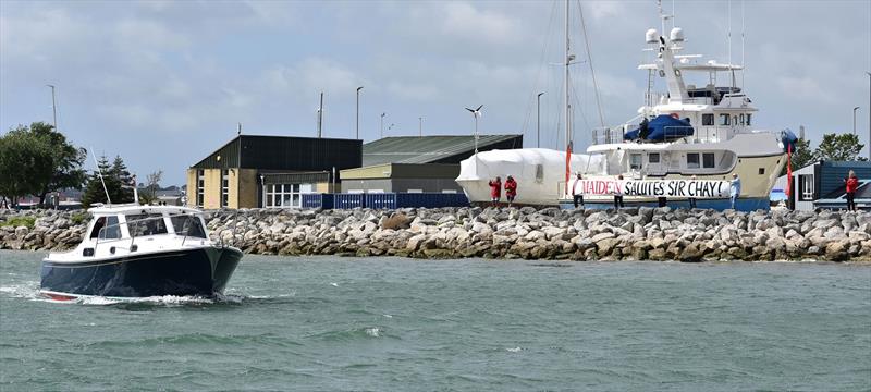 Round the world yachtswoman Tracy Edwards and her MAIDEN crew salute Sir Chay Blyth from the  harbour wall photo copyright Barry Pickthall / PPL taken at 