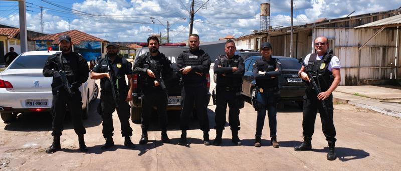 Police at the prison after delivering the captured from the raid - from Garden of Evil - photo © Mediawave