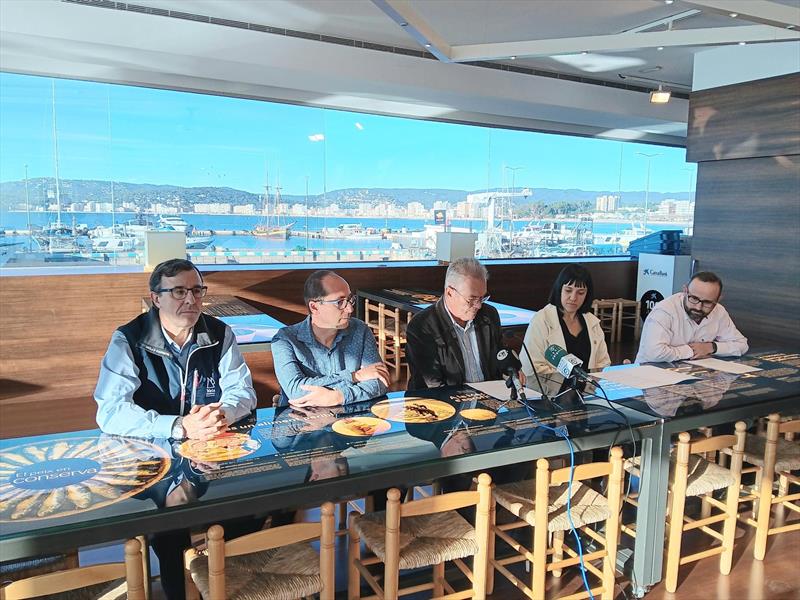 The 47 Christmas Race is presented in Palamós (l-r) Xavier Torres, Lluís Puig, Miquel Aviñó, Mònica Alcalá y David Ruíz - photo © Jaume Soler