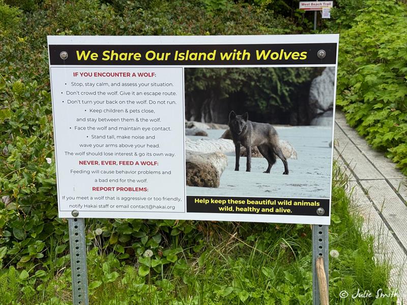 Helpful signage at the trailhead - photo © Julie Smith