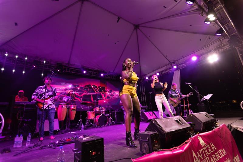 Asha Otto & Itchy Feet performing live - photo © Arthur Daniel / RORC