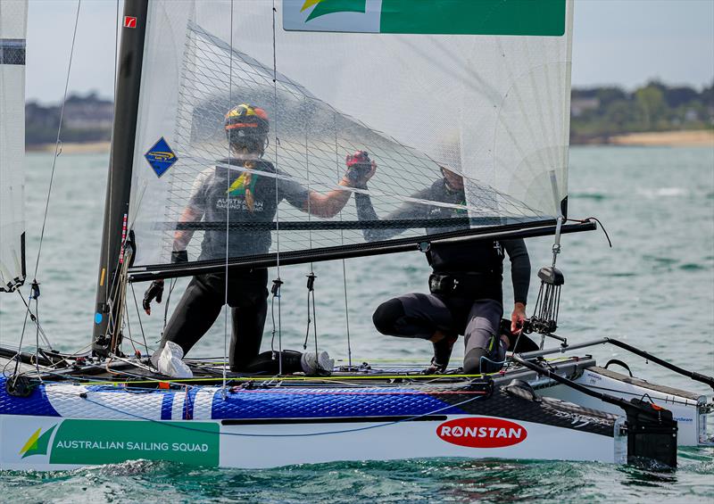 High Five for Gargett and Hoffman during the 2026 49er, 49erFX & Nacra 17 Worlds at Quiberon - photo © Sailing Energy