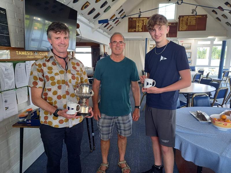 National 18 Adelaide Cup and Tamesis Anchor at Tamesis photo copyright Carolyne Vines & Chris Wade taken at Tamesis Club and featuring the National 18 class