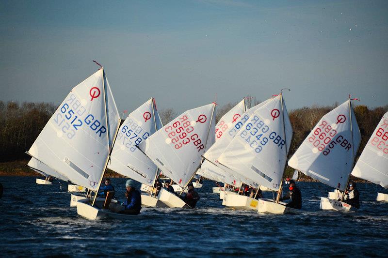 Nia Byrne leading a group down to the gate in race 3 - IOCA Optimist Winter Championships at Draycote photo copyright Stephen Wright taken at Draycote Water Sailing Club and featuring the Optimist class
