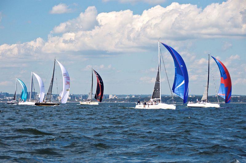 J Crews Dominant In The Vineyard Race At Stamford Yacht Club