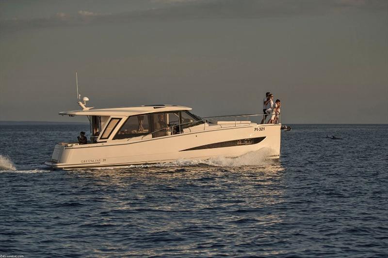 Greenline Yachts Supplies The First 100 Electric Cabin Cruiser Charter Fleet