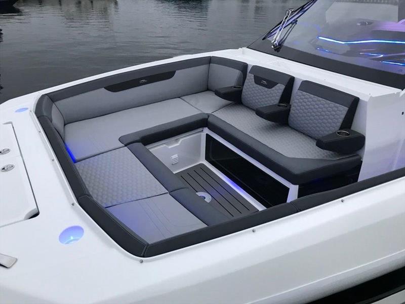 Galeon 325 GTO  - photo © MarineMax