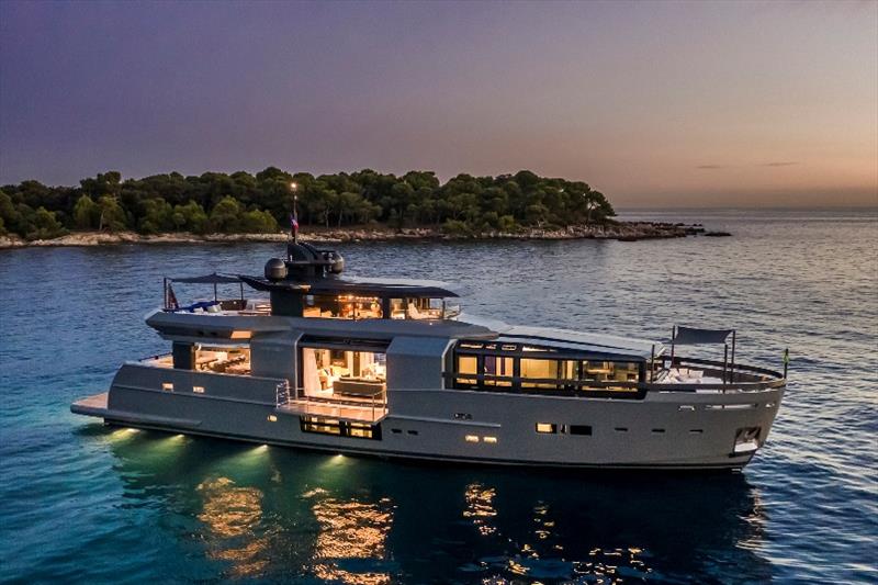 Arcadia A105 Sea Coral 2 - photo © Alberto Cocchi