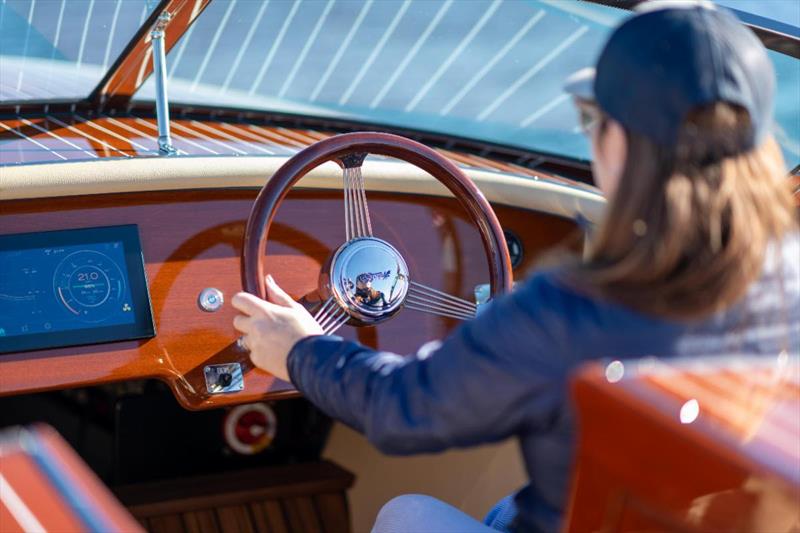 27' Sport Aquavant Electric model - photo © Hacker Boat