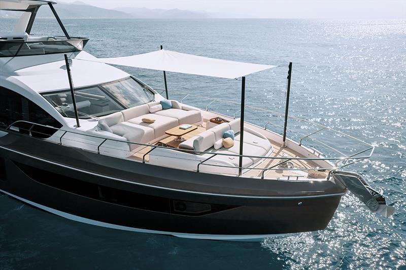 Fly 68 fore lounge area - photo © Azimut