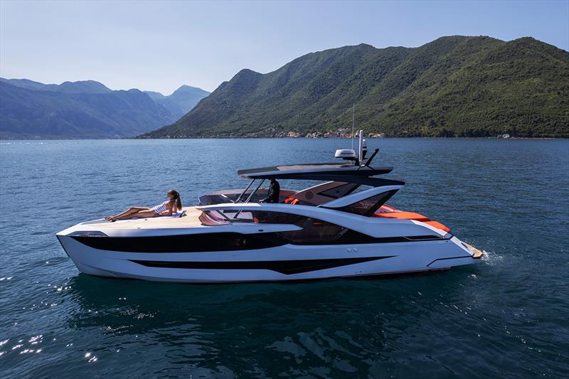 New Midi Ilumen M35 M/Y Safespace - photo © Dominator Yachts